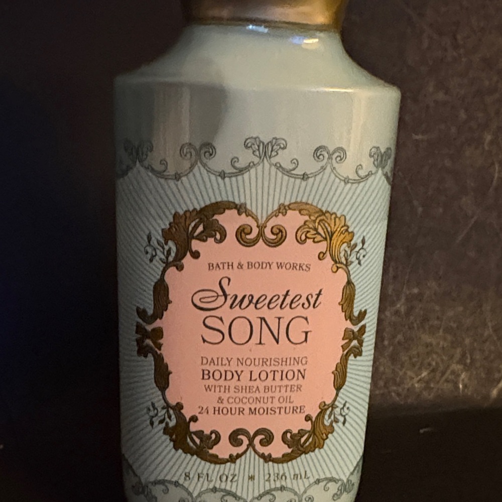 Bath & Body Works Sweetest Song Body Lotion - Light Blue and Gold